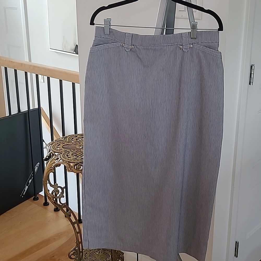 Skirt by lana sport